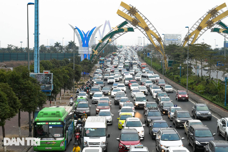 Hàng ngàn ôtô chôn chân tại cầu Nhật Tân ngày cuối kỳ nghỉ lễ - 7