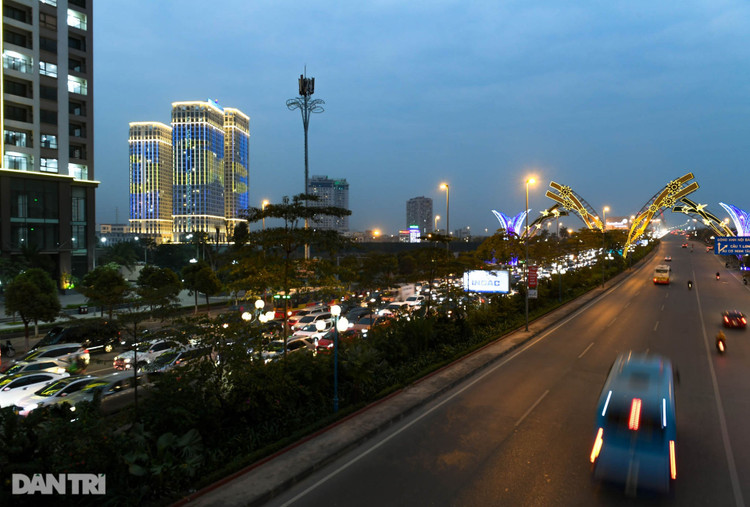 Hàng ngàn ôtô chôn chân tại cầu Nhật Tân ngày cuối kỳ nghỉ lễ - 14