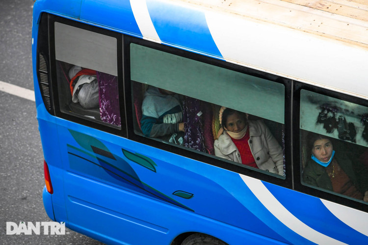 Hàng ngàn ôtô chôn chân tại cầu Nhật Tân ngày cuối kỳ nghỉ lễ - 10