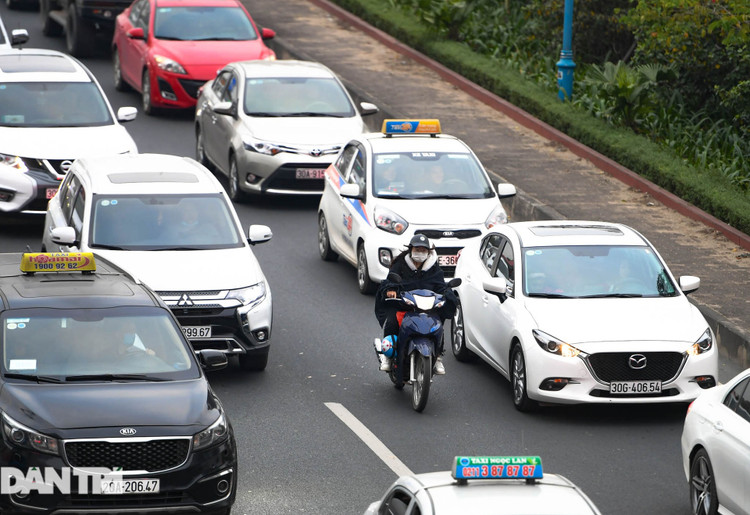 Hàng ngàn ôtô chôn chân tại cầu Nhật Tân ngày cuối kỳ nghỉ lễ - 11