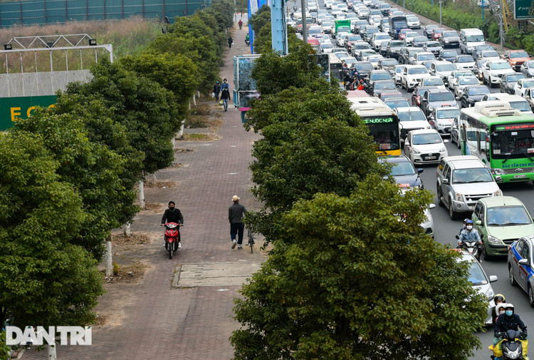Hàng ngàn ôtô chôn chân tại cầu Nhật Tân ngày cuối kỳ nghỉ lễ - 8