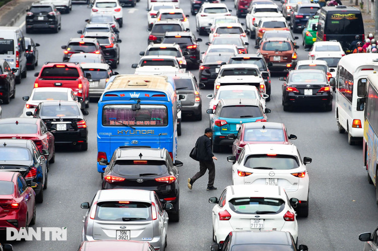 Hàng ngàn ôtô chôn chân tại cầu Nhật Tân ngày cuối kỳ nghỉ lễ - 9