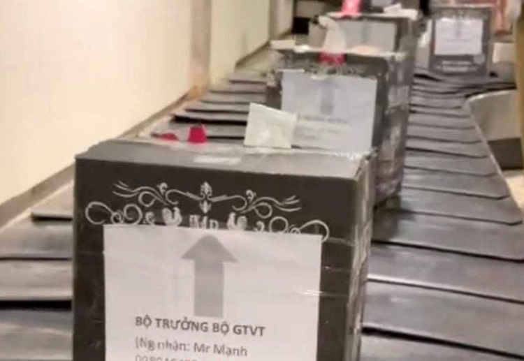Sa thải nhân viên mượn danh Bộ trưởng Giao thông để gửi hàng - 1