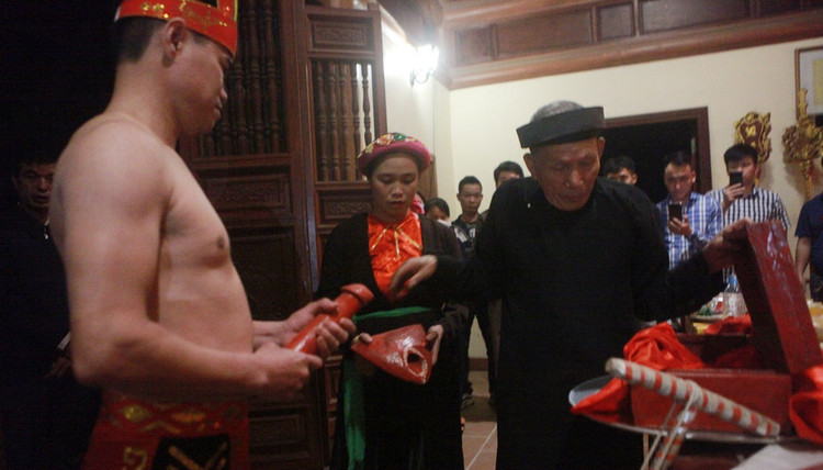 Ngượng đỏ mặt xem lễ hội linh tinh tình phộc lúc nửa đêm - 11