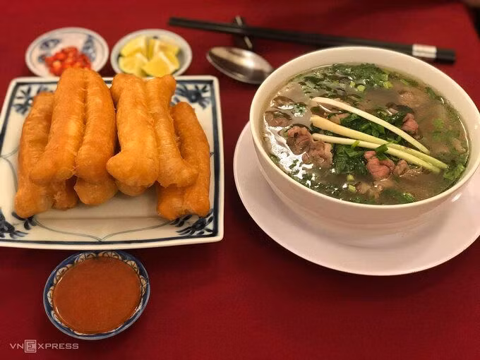 Phở phải được thưởng thức qua cả mùi và vị. Trên ảnh là phở do nghệ nhân Ánh Tuyết nấu theo công thức truyền thống. Ảnh: Minh An