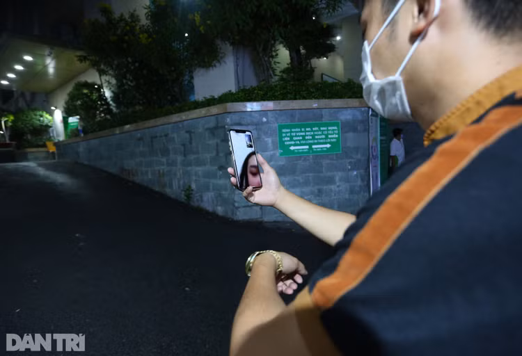 Phong tỏa Bệnh viện Hoàn Mỹ Sài Gòn, dân xếp hàng dài xin vào giữa đêm - 7