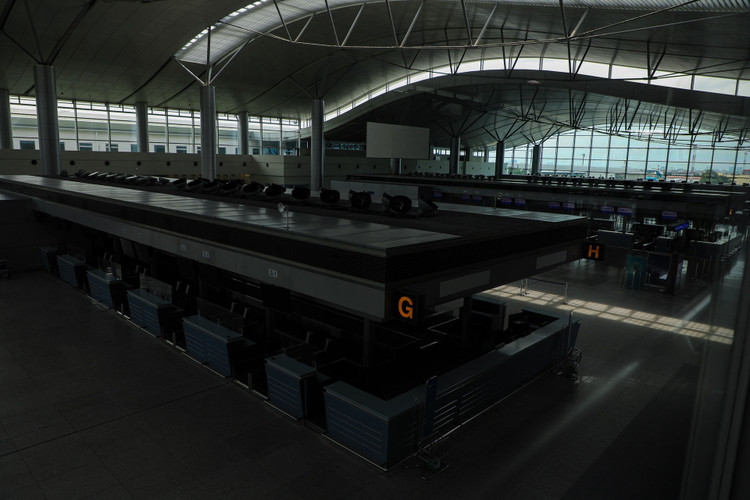 San bay Tan Son Nhat vang lang anh 11