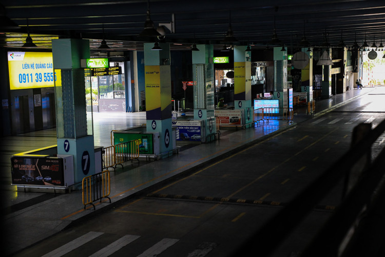 San bay Tan Son Nhat vang lang anh 3