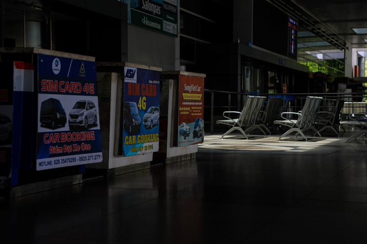 San bay Tan Son Nhat vang lang anh 14