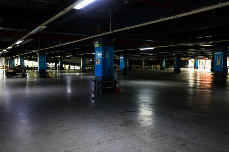 San bay Tan Son Nhat vang lang anh 2