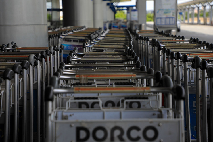 San bay Tan Son Nhat vang lang anh 13