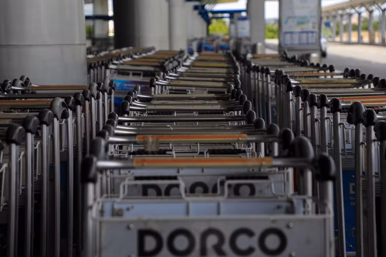 San bay Tan Son Nhat vang lang anh 13