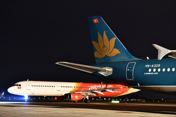 gia ve may bay thang 7 anh 1