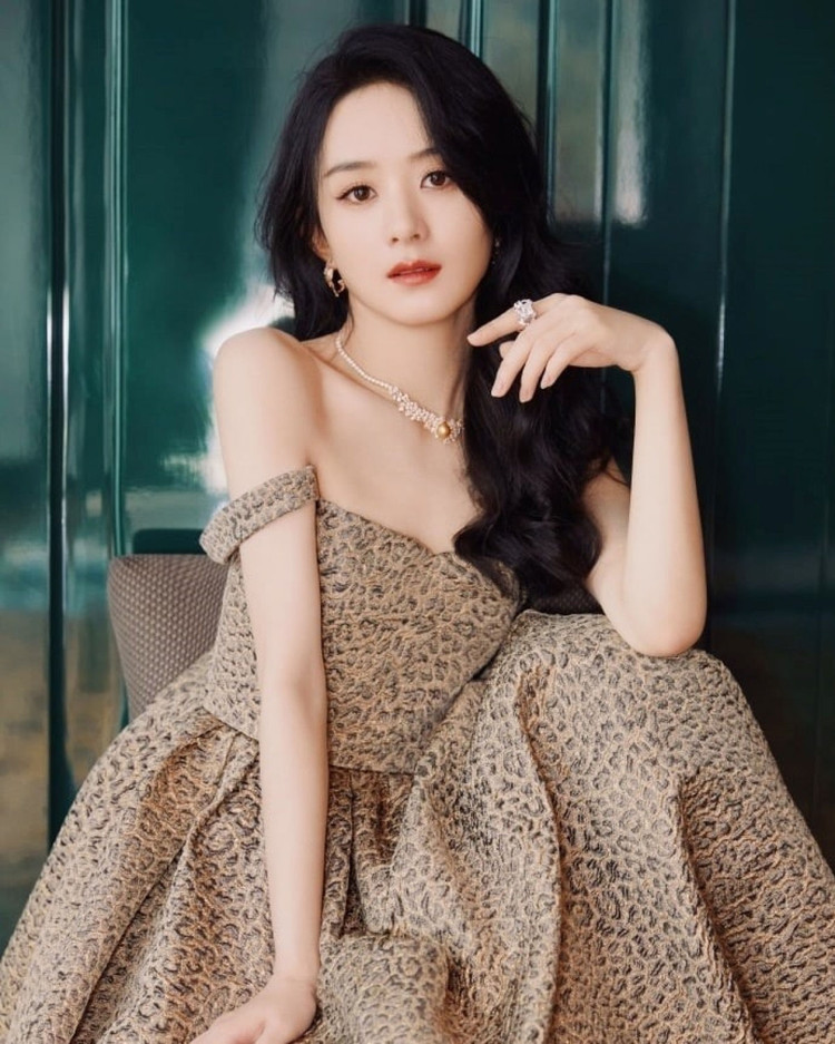 Triệu Lệ Dĩnh từng bị cấm phát ngôn trên Weibo 15 ngày vì không quản được fan