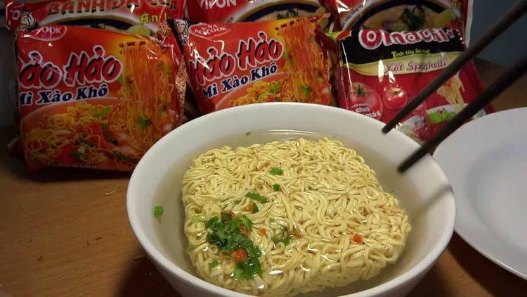 Thời gian gần đây, các nước châu Âu liên tục phát ra cảnh báo và thông tin thu hồi các sản phẩm mỳ ăn liền của nhiều nước, trong đó có sản phẩm mỳ Hảo Hảo của Acecook Việt Nam, do nhiễm ethylene oxide. (Ảnh minh họa)