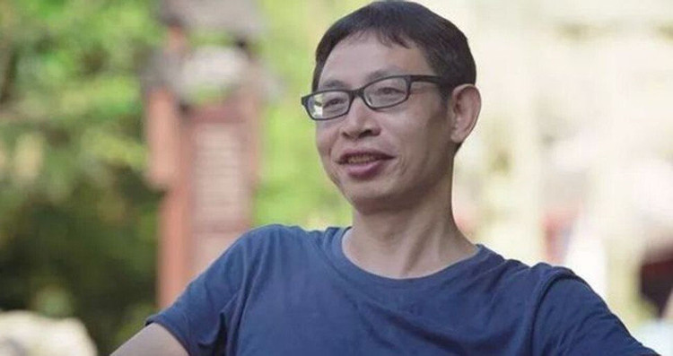 thay giao Tu Xuyen bo mac hoc sinh anh 1