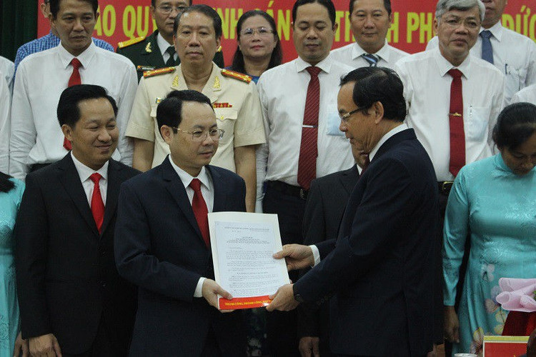 Trao quyết định cán bộ lãnh đạo chủ chốt TP Thủ Đức - ảnh 1