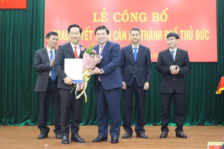 Trao quyết định cán bộ lãnh đạo chủ chốt TP Thủ Đức - ảnh 4