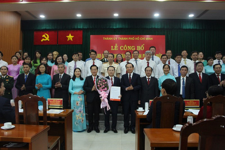 Trao quyết định cán bộ lãnh đạo chủ chốt TP Thủ Đức - ảnh 2