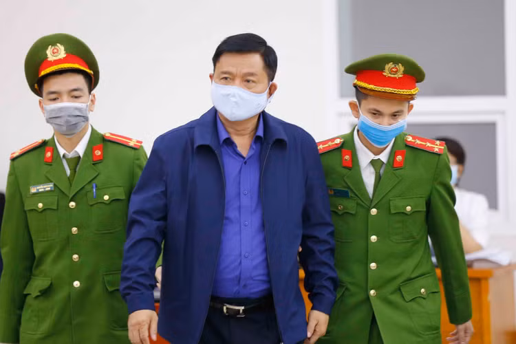 Ong Dinh La Thang khang cao anh 1