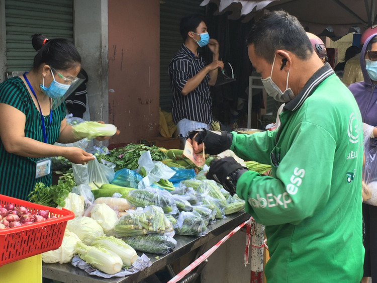 Nếu không nhanh chóng khắc phục lại nền kinh tế, hoạt động lại chợ búa, sản xuất, giao thông... nền kinh tế sẽ suy kiệt không hồi phục.