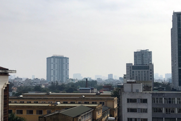 Không khí Hà Nội ở mức báo động, khuyến cáo người dân hạn chế ra ngoài - 1