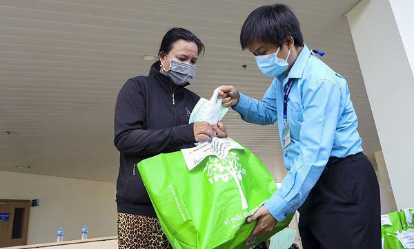 Ca F0 nặng khỏi bệnh: 'Các bác sĩ chăm sóc tôi hơn cả người nhà'