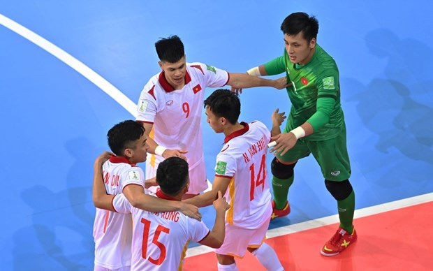 Tuyen futsal Viet Nam thang nghet tho Panama, 'sang cua' co ve di tiep hinh anh 1