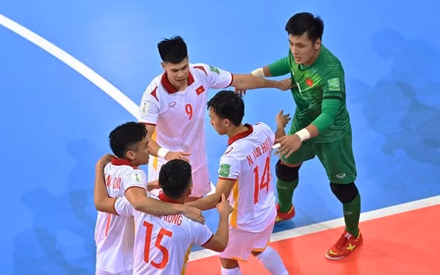Tuyen futsal Viet Nam thang nghet tho Panama, 'sang cua' co ve di tiep hinh anh 1