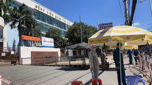 Loạt cơ sở y tế bị phong toả liên quan ổ dịch COVID-19 ở TPHCM ảnh 2