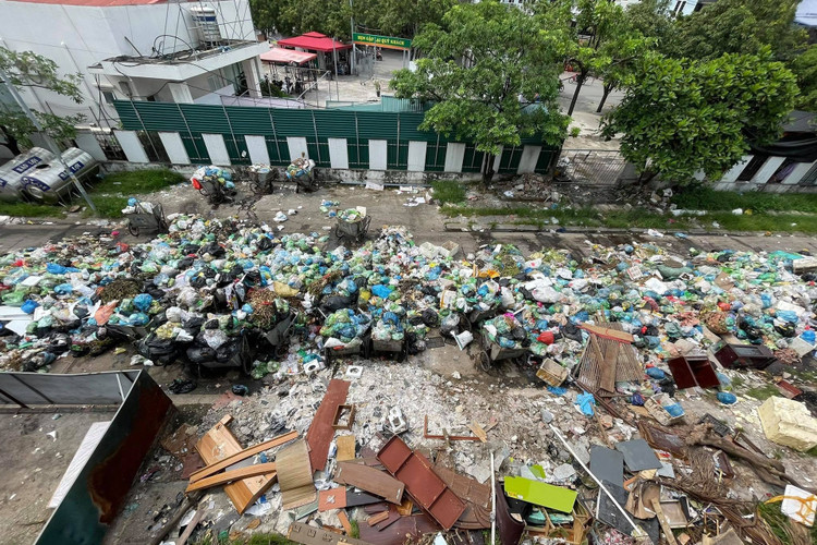 Không có đường vận chuyển, rác thải tràn ngập ở 2 thành phố - 5