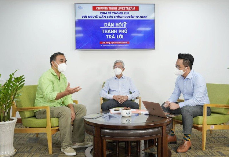 pho-chu-tich-ubnd-tphcm-vo-van-hoan-doi-thoai-voi-nguoi-dan-tai-buoi-livestream..jpg
