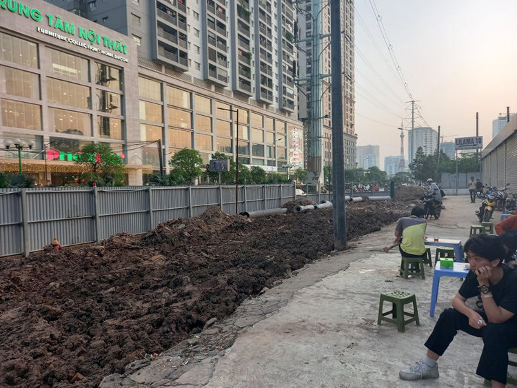 Xác minh thông tin người đàn ông dưới lòng đất khi đào đường Tố Hữu - 4