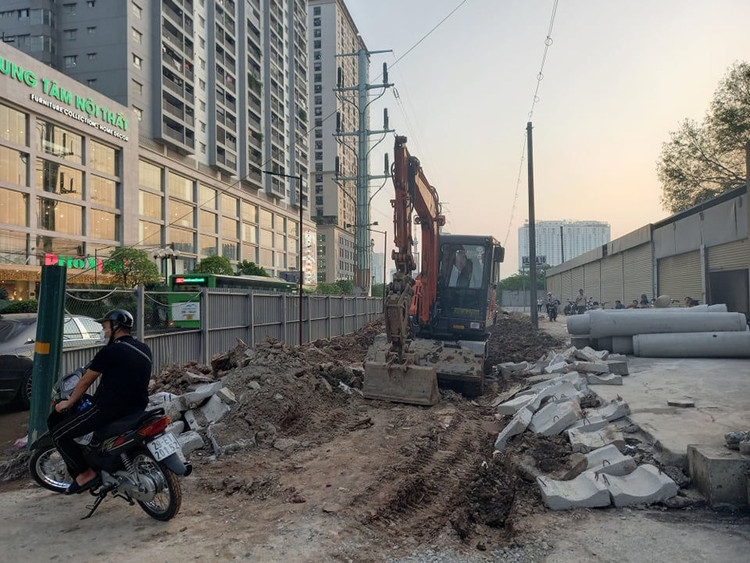 Xác minh thông tin người đàn ông dưới lòng đất khi đào đường Tố Hữu - 3