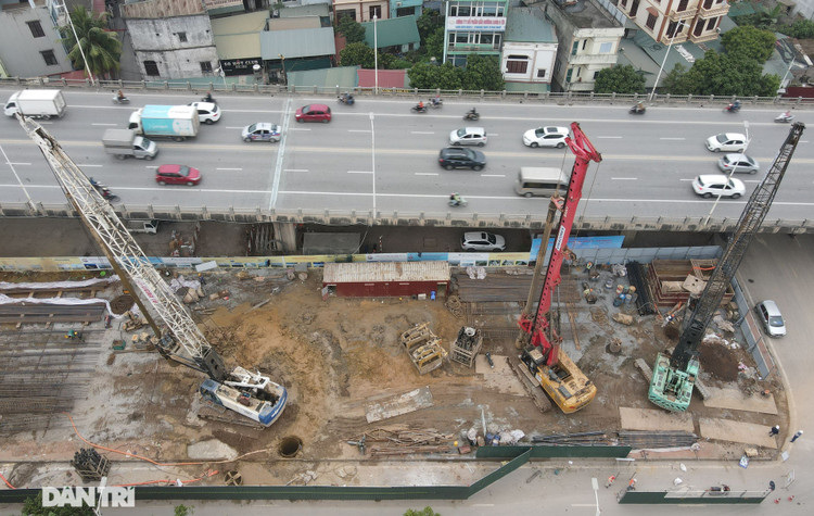 Công trường xây dựng cầu Vĩnh Tuy 2 vượt sông Hồng hơn 2.500 tỷ ở Hà Nội - 2