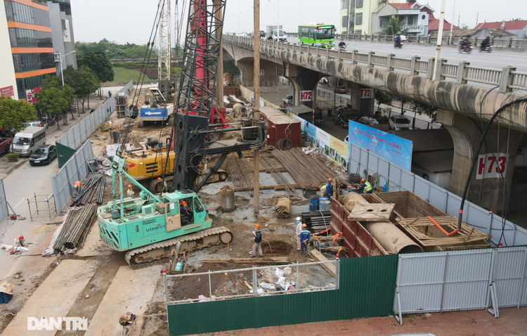 Công trường xây dựng cầu Vĩnh Tuy 2 vượt sông Hồng hơn 2.500 tỷ ở Hà Nội - 3