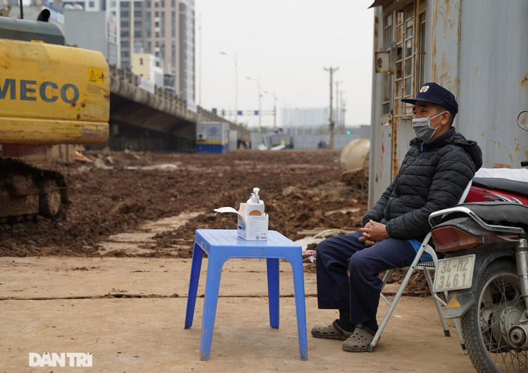 Công trường xây dựng cầu Vĩnh Tuy 2 vượt sông Hồng hơn 2.500 tỷ ở Hà Nội - 13