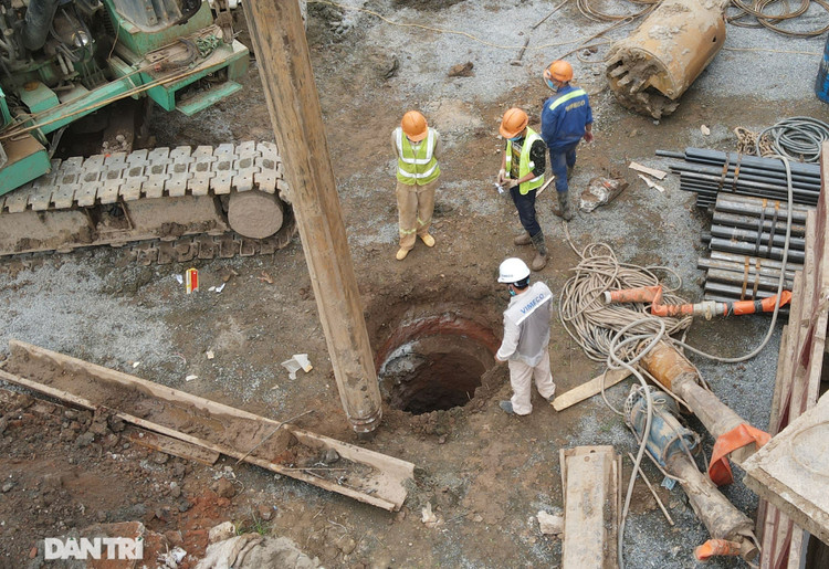 Công trường xây dựng cầu Vĩnh Tuy 2 vượt sông Hồng hơn 2.500 tỷ ở Hà Nội - 5