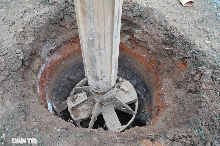 Công trường xây dựng cầu Vĩnh Tuy 2 vượt sông Hồng hơn 2.500 tỷ ở Hà Nội - 12