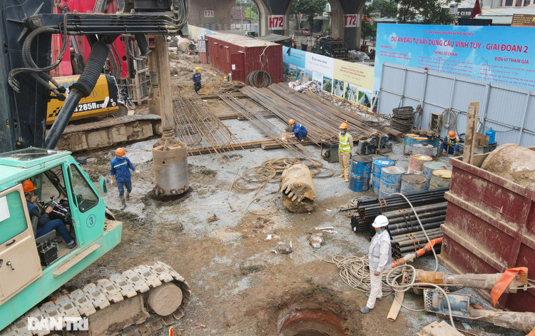 Công trường xây dựng cầu Vĩnh Tuy 2 vượt sông Hồng hơn 2.500 tỷ ở Hà Nội - 15