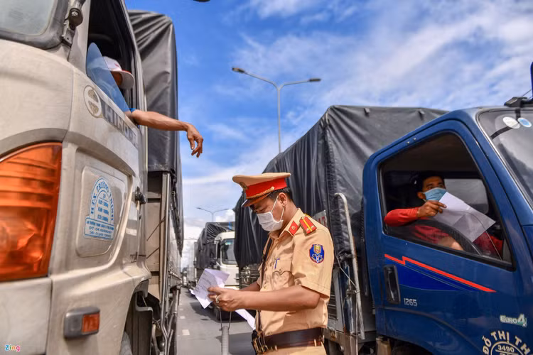 TP.HCM gian cach xa hoi, Zalo anh 1