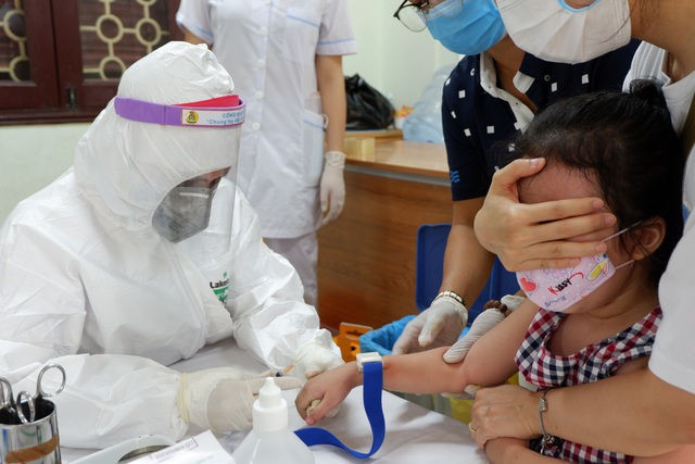 Hà Nội khẩn cấp cách ly gia đình bác sĩ trở về từ Vân Đồn - 1