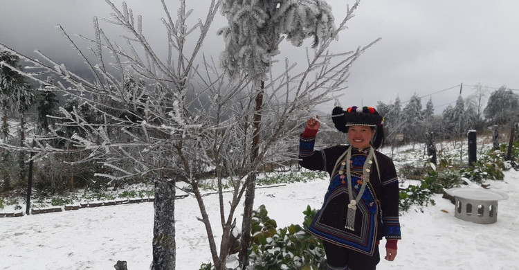 Y Tý trắng tuyết ảnh 3