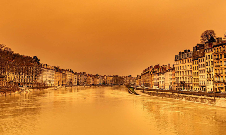 bau troi chau Au chuyen mau cam anh 1