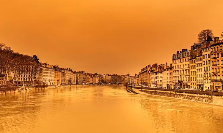 bau troi chau Au chuyen mau cam anh 1