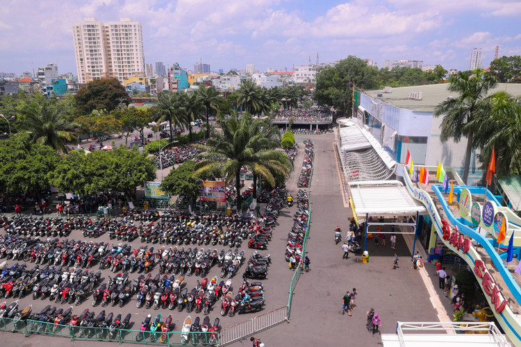 canh chen lan giua mua dich dip 30/4 anh 30