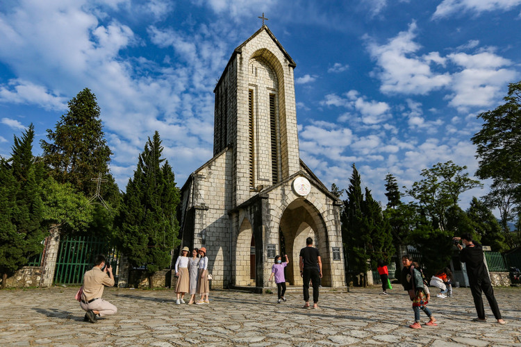 canh chen lan giua mua dich dip 30/4 anh 38