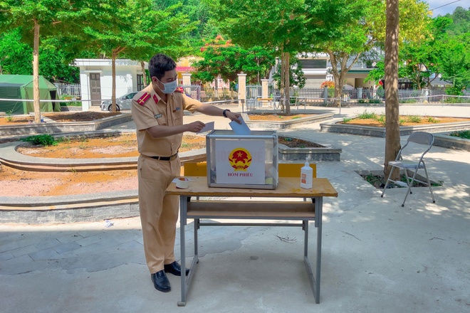 bau cu dai bieu Quoc hoi va HDND anh 4