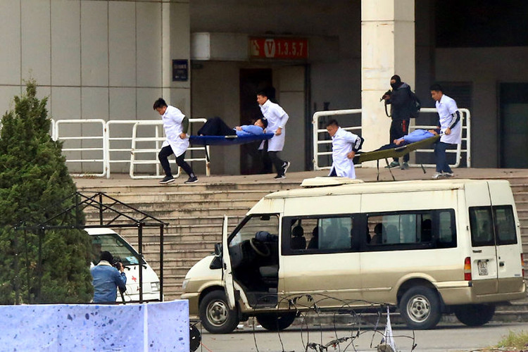 Lực lượng y tế diễn tập.