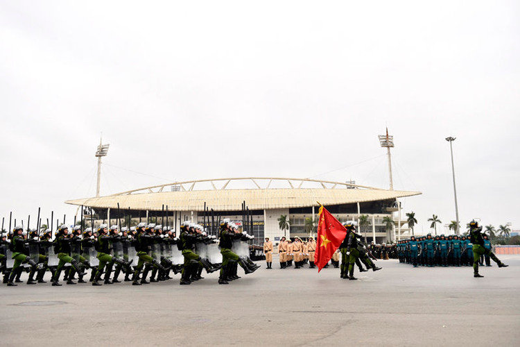 Tham gia lễ xuất quân, diễn tập có hơn 6.000 cán bộ, chiến sĩ lực lượng công an, quân đội và một số cán bộ y tế của TP Hà Nội. Ảnh: Nhật Bắc